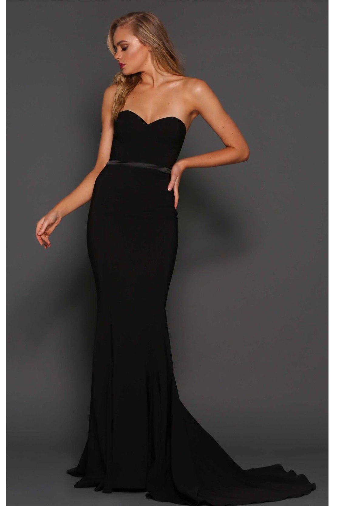 Arinna Black Gown 